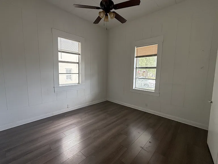 2220 E 10th Ave — Photo 9