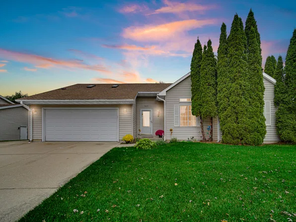 3423 Turnberry Dr, McHenry, IL 60050