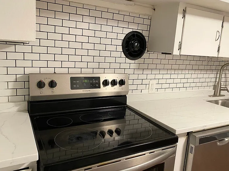 1002 N Aurora St — Photo 15