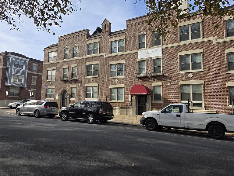 516 N 52nd St — Photo 2
