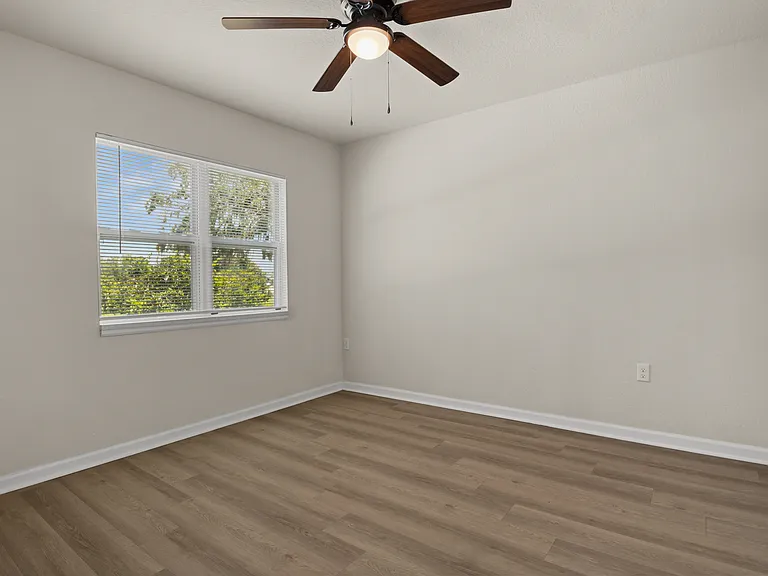 Spanish Moss Eco Apartments — Photo 18