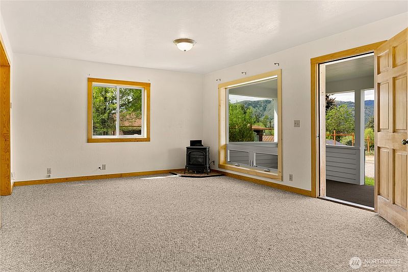 5th image of 511 Bluff St