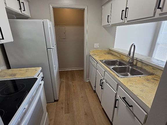 3rd image of 4425 Sharon Chase Dr