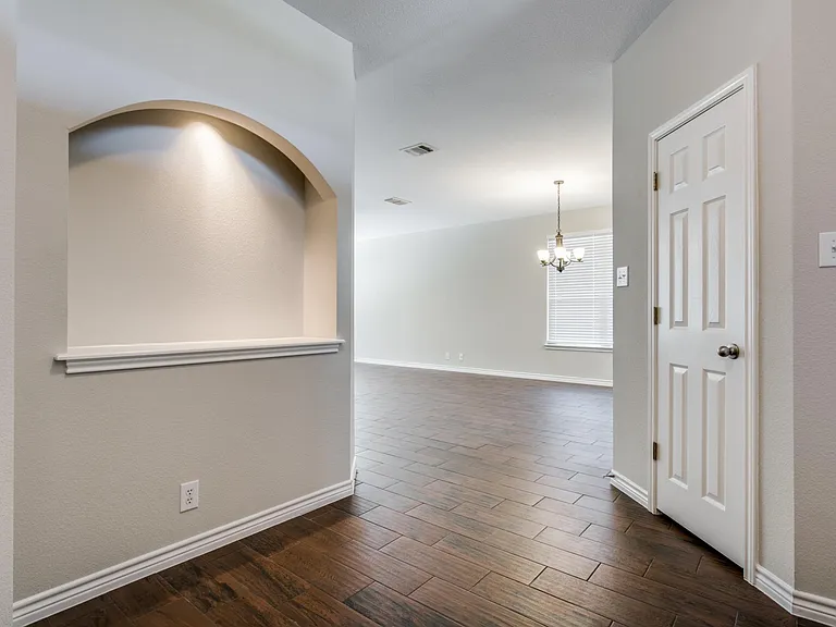 8726 Redwood Bnd — Photo 4