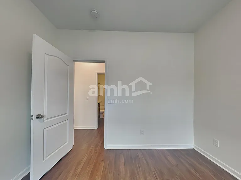137 Caledonia Dr — Photo 13
