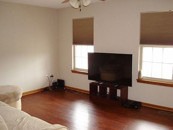 3rd image of 401 Bertha Way