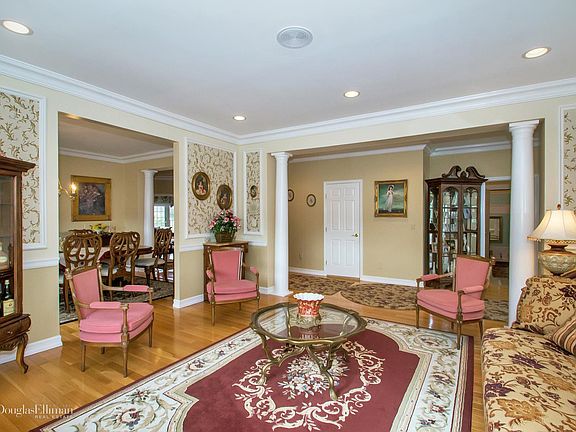 4th image of 82 Redan Dr