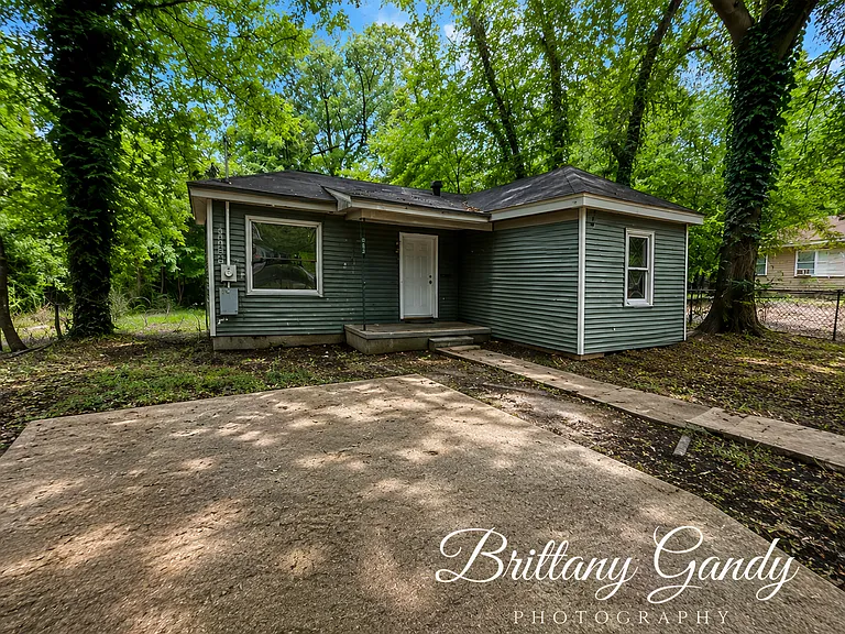 3826 Huston St — Photo 1