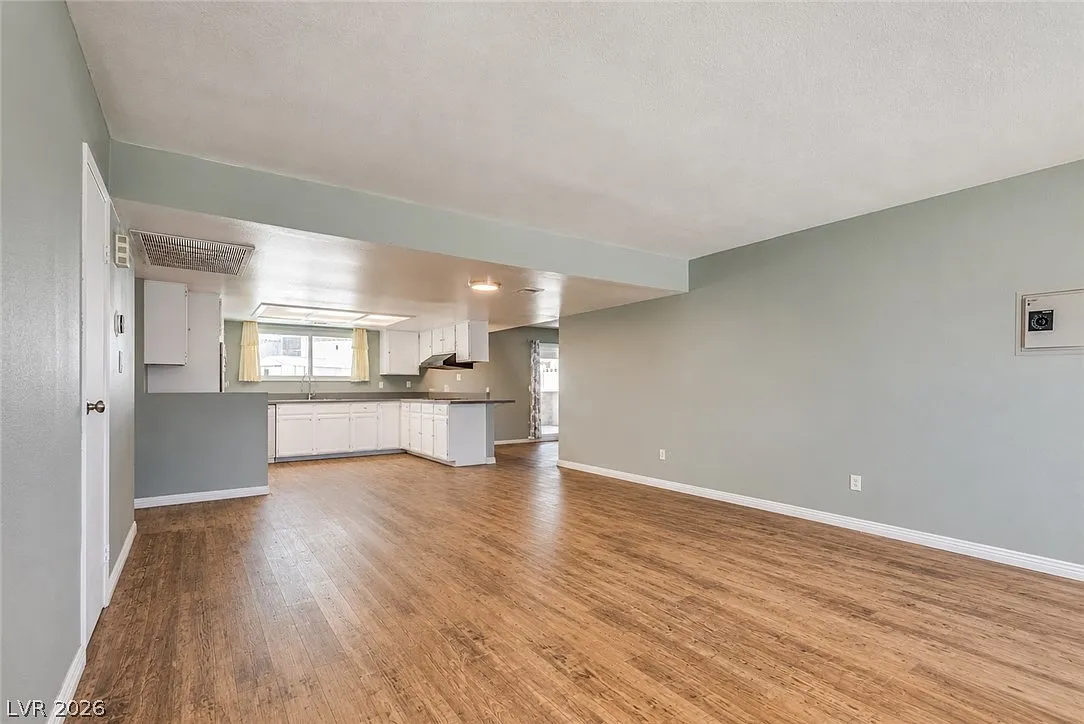 4 bed, 3.0 bath, 2006 sqft, $2,700 — Photo 3