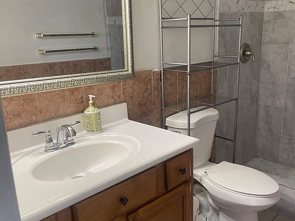 4th image of 291 W Holly Ln