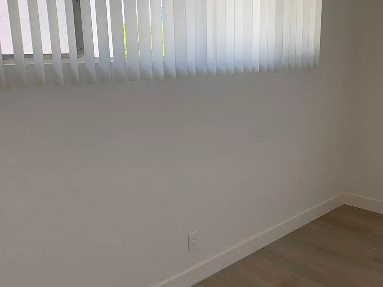 4 1241south Bundy Dr #4 — Photo 3