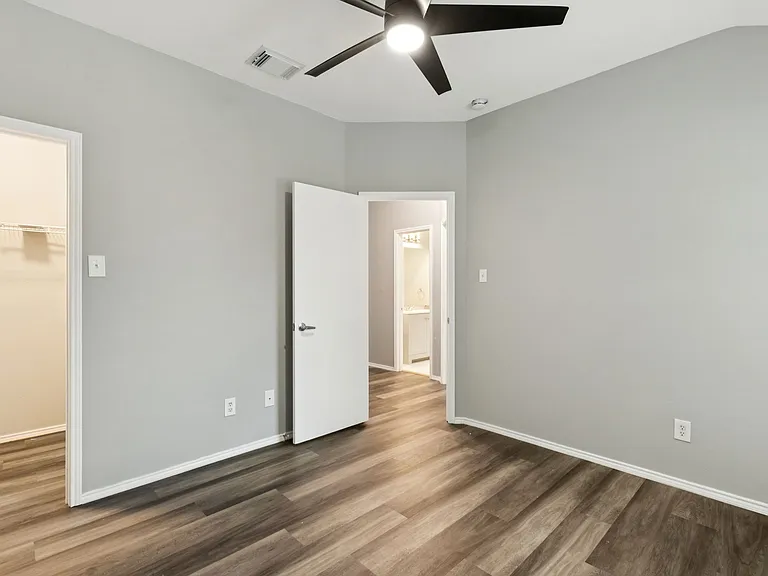 1016 Aviary — Photo 15