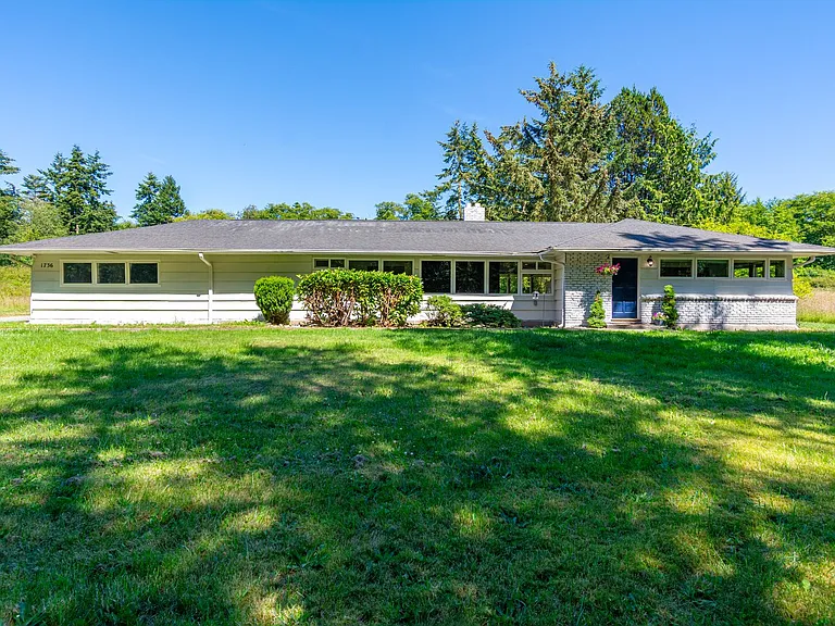 1736 W Beach Rd — Photo 22