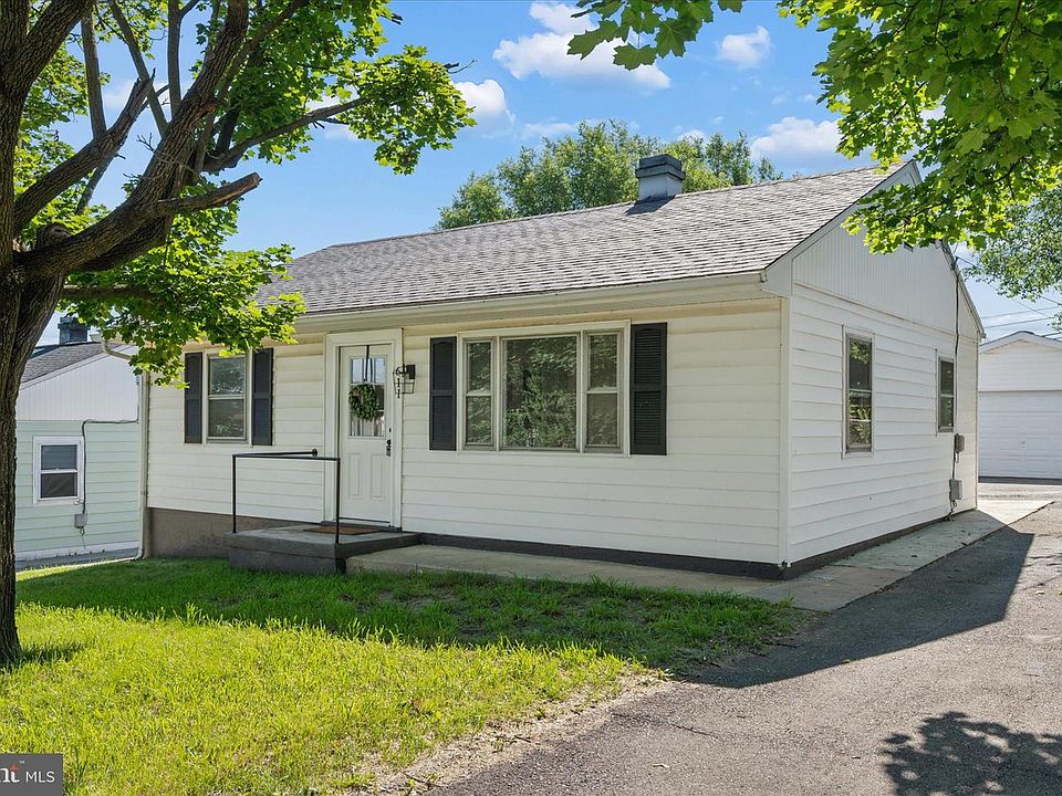 1st image of 611 State Cir