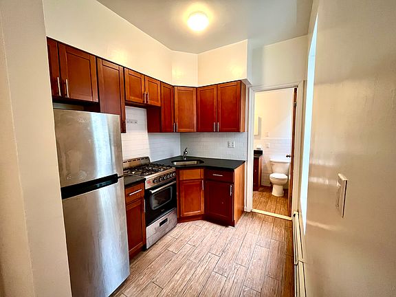 2nd image of 371 S 5th St APT 5A
