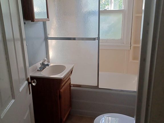 4th image of 525 Cedar Ave S #3