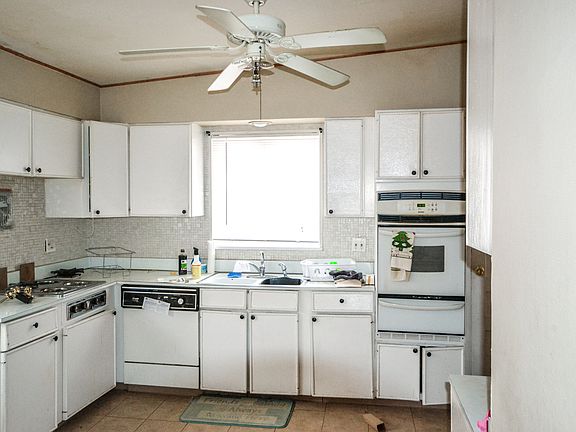 4th image of 284 Bradley Dr