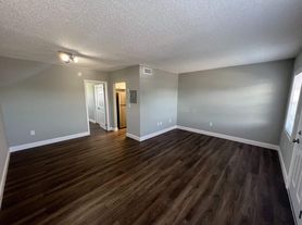 2605 NW 135th St