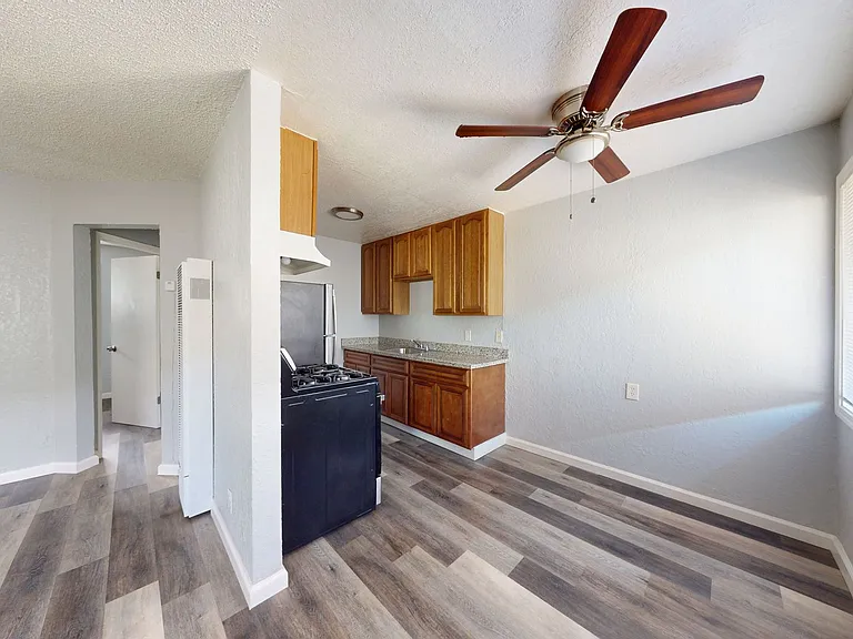 2515 10th ave — Photo 32