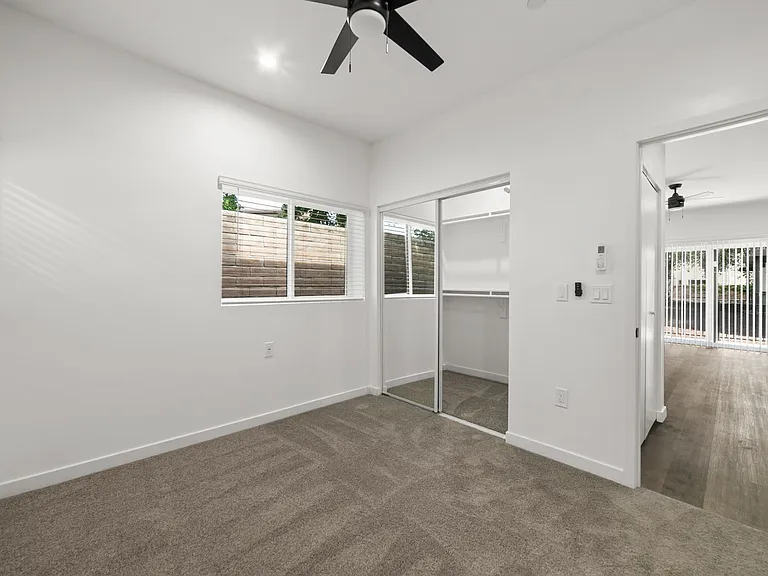 Gorgeous huge units in premier location! ASK ABOUT OUR MOVE-IN SPECIALS!! — Photo 32