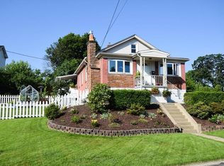 7 Crestmont Dr, Pittsburgh, PA 15220