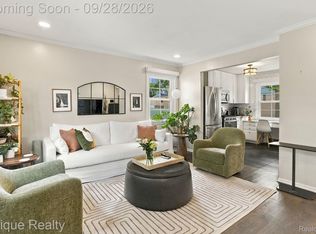706 Graefield Ct, Birmingham, MI 48009