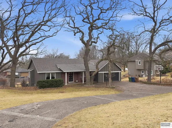 206 Bellevue Blvd S, Bellevue, NE 68005