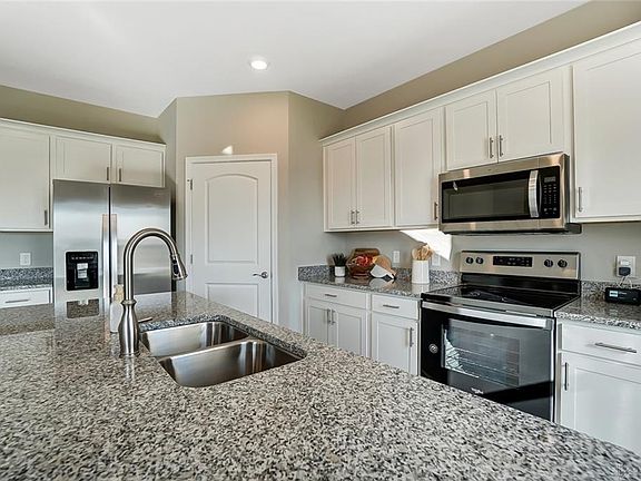 3rd image of 3013 Burr Oak Dr