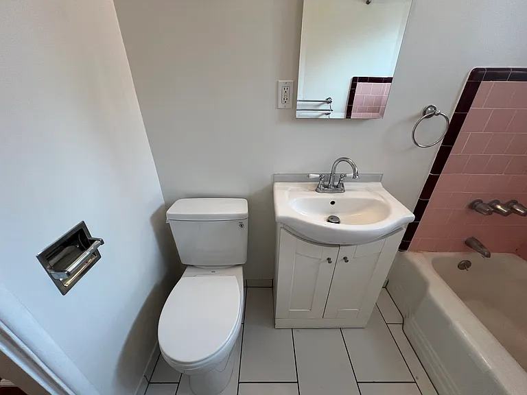 435 W Windsor Rd #B — Photo 11