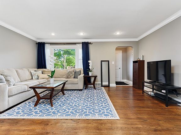 5th image of 638 Garden Ct