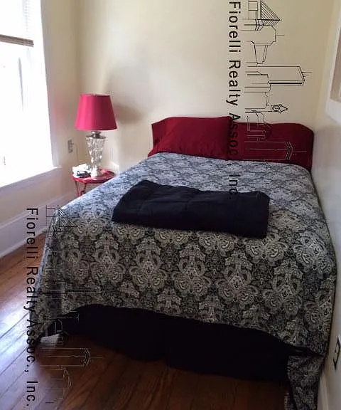Charter St — Photo 1