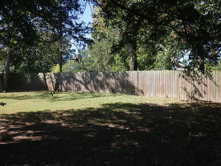 705 Shea St — Photo 18