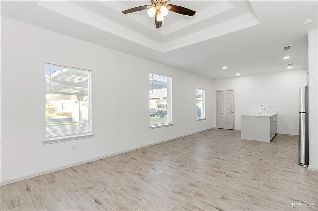 3 bed, 2.0 bath, 1175 sqft, $1,175 — Photo 3