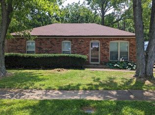 8323 Roseborough Rd, Louisville, KY 40228