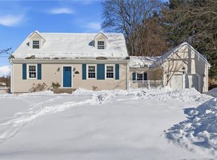 6 Obeline Dr, North Smithfield, RI 02896