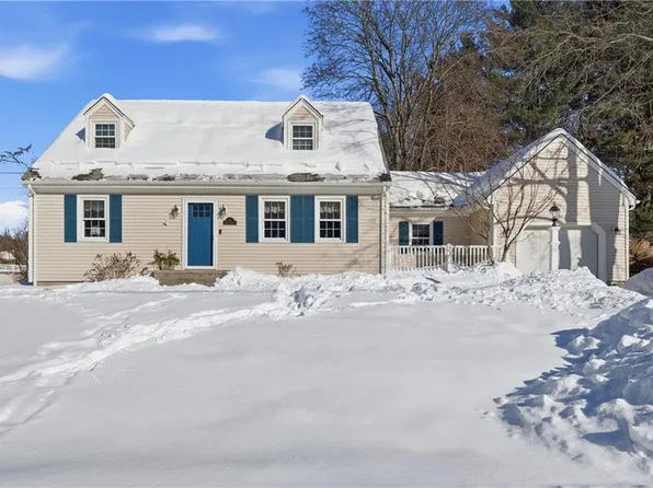 6 Obeline Dr, North Smithfield, RI 02896