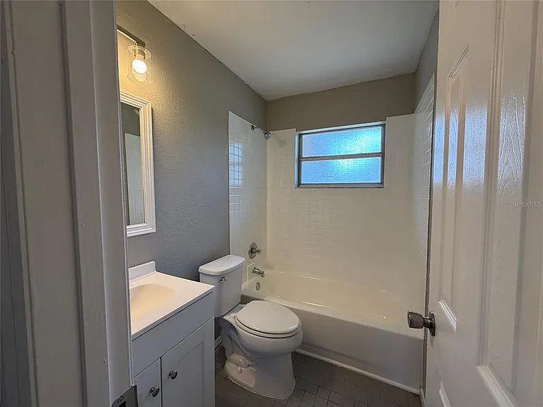 114 Court St SW — Photo 6