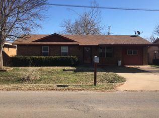 709 S Wall St, Iowa Park, TX 76367