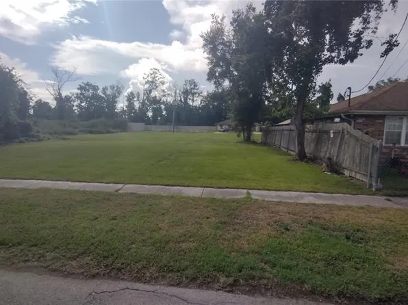 2213 Licciardi Dr, Violet, LA 70092