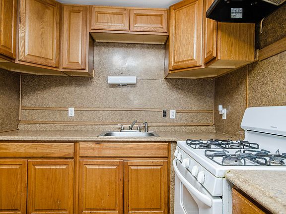 5th image of 19505 Pennington Dr