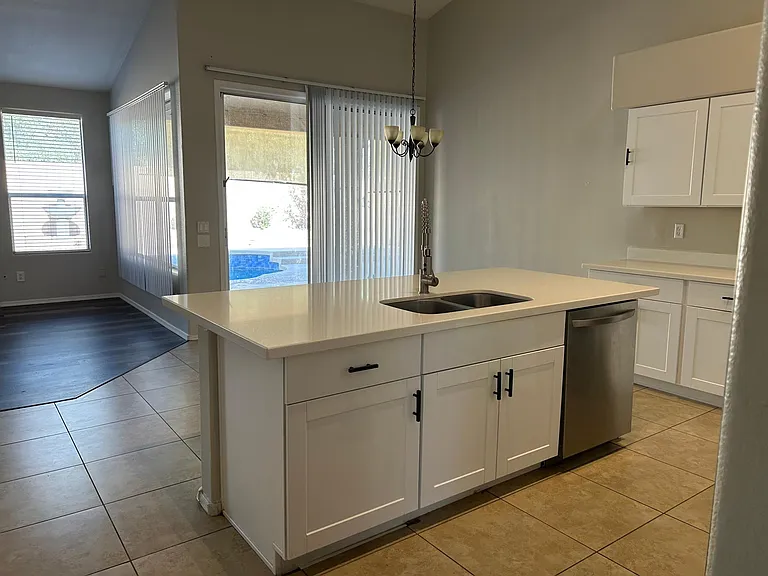 621 N Alder Dr — Photo 8