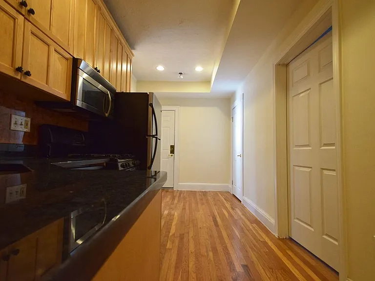 61 Thatcher St #32 — Photo 11