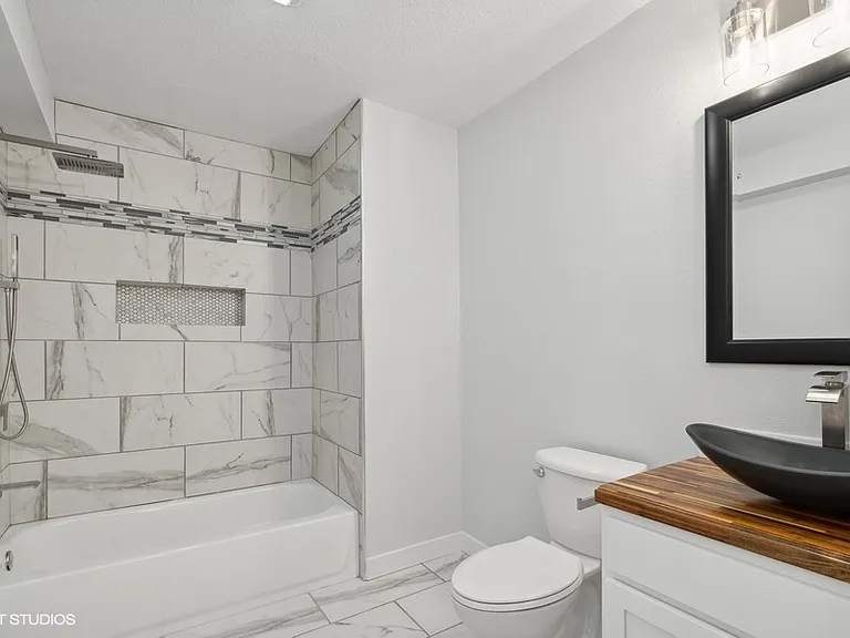 413 Jefferson St #10 — Photo 3