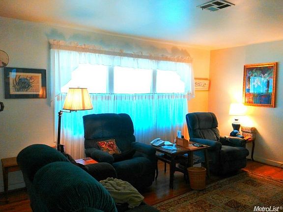3rd image of 504 E Downs St