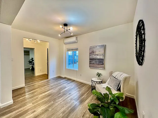 656 1/2 N Dillon St #A — Photo 8
