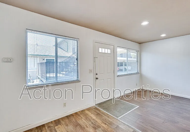 1084 Wentworth St #4 — Photo 21