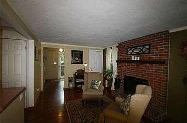 3rd image of 4406 Winchester Dr