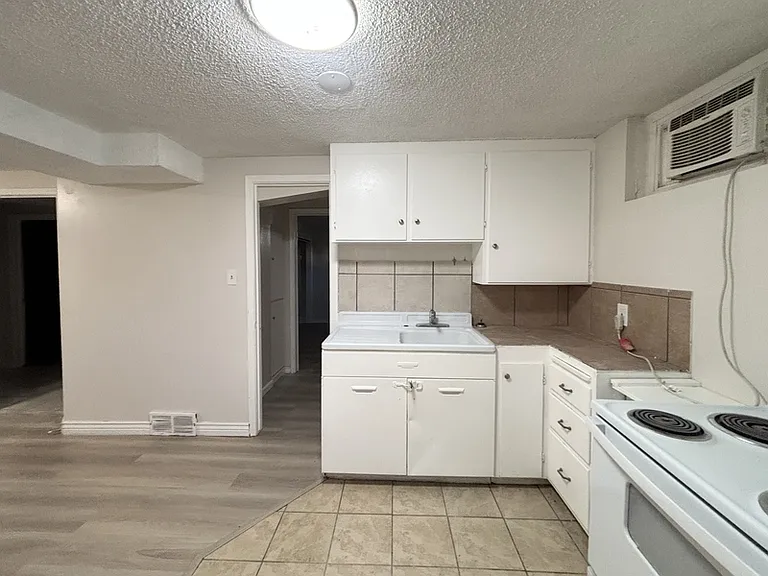 416 W Cornell Dr — Photo 12
