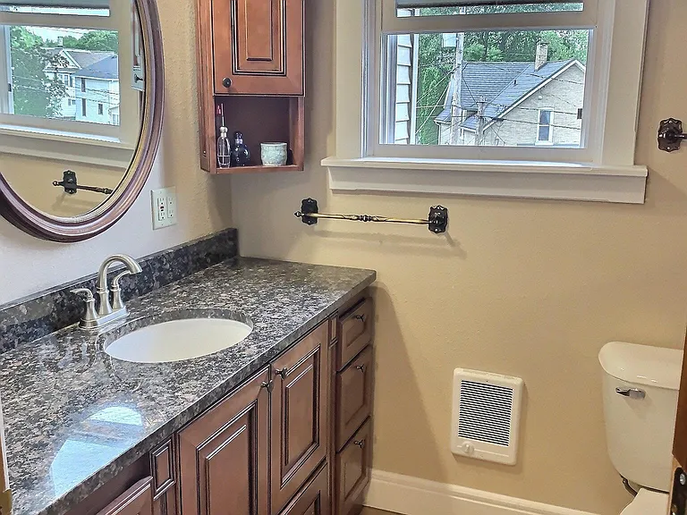 535 W Wisconsin St — Photo 12