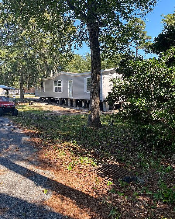 2nd image of 2400 Fern St